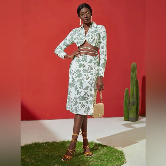 Green and White Tropical Print Criss Cross Crop Top & Skirt Set, US Size M, 6 - Picture 3 of 3